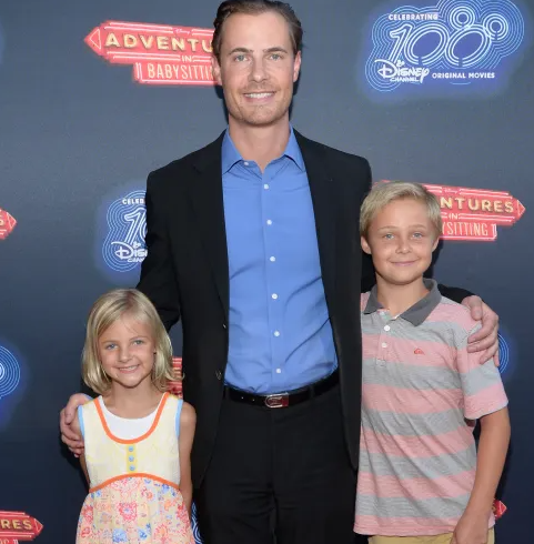 Erik von Detten with kids