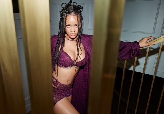 Rihanna Hot